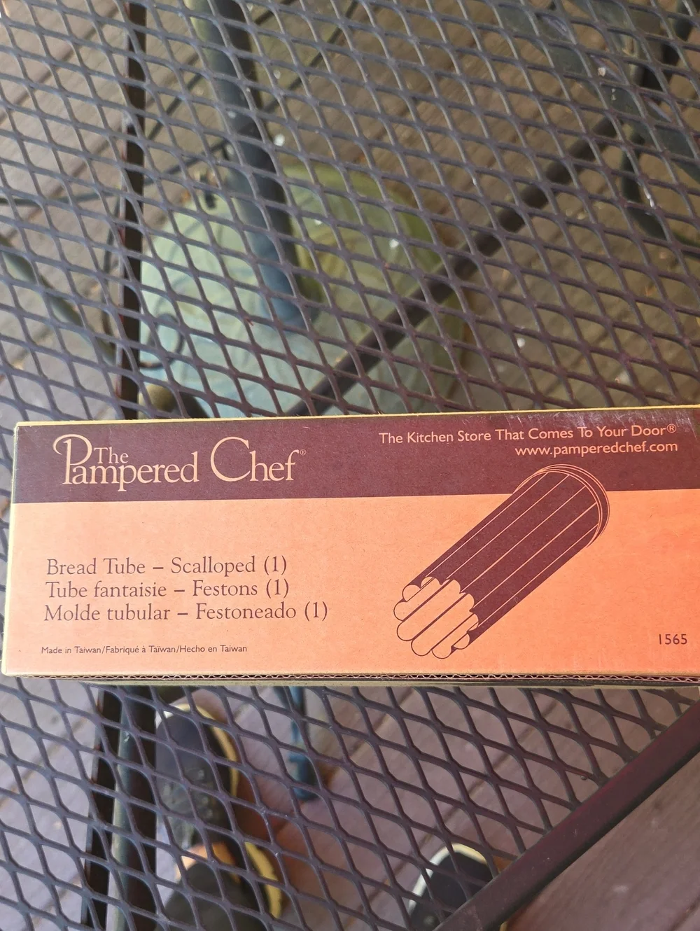 Pampered Chef Scalloped Bread Tube, NEW